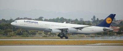 Lufthansa A340 (D-AIFE) at LAX